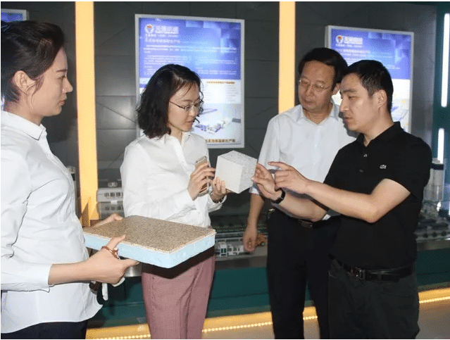 團(tuán)省委副書(shū)記李夢(mèng)遙蒞臨天意機(jī)械參觀(guān)調(diào)研